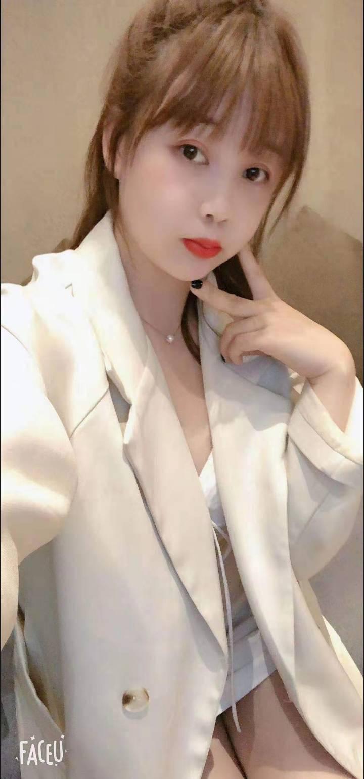 微微怡笑很可爱