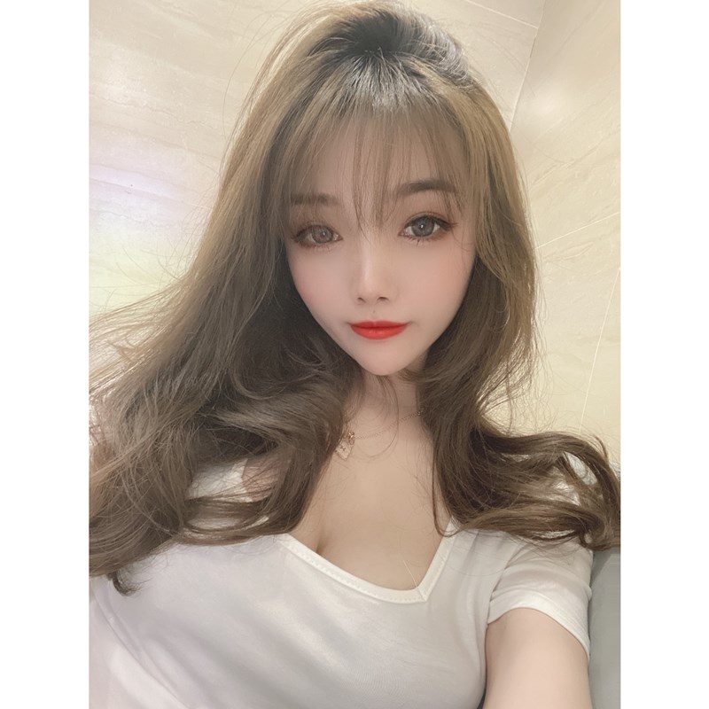 体验前凸后翘身材好的小妹