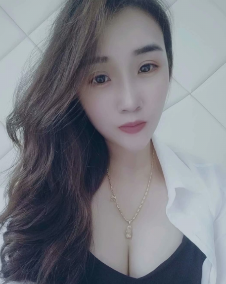 南山地铁站的小姐姐